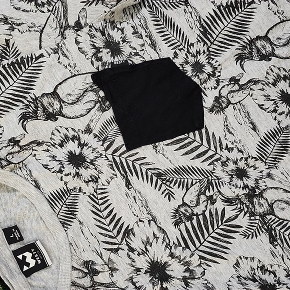 Westy Mfg. Co. Large Men's Pocket Tee with Parrot Print - Picture 1 of 4